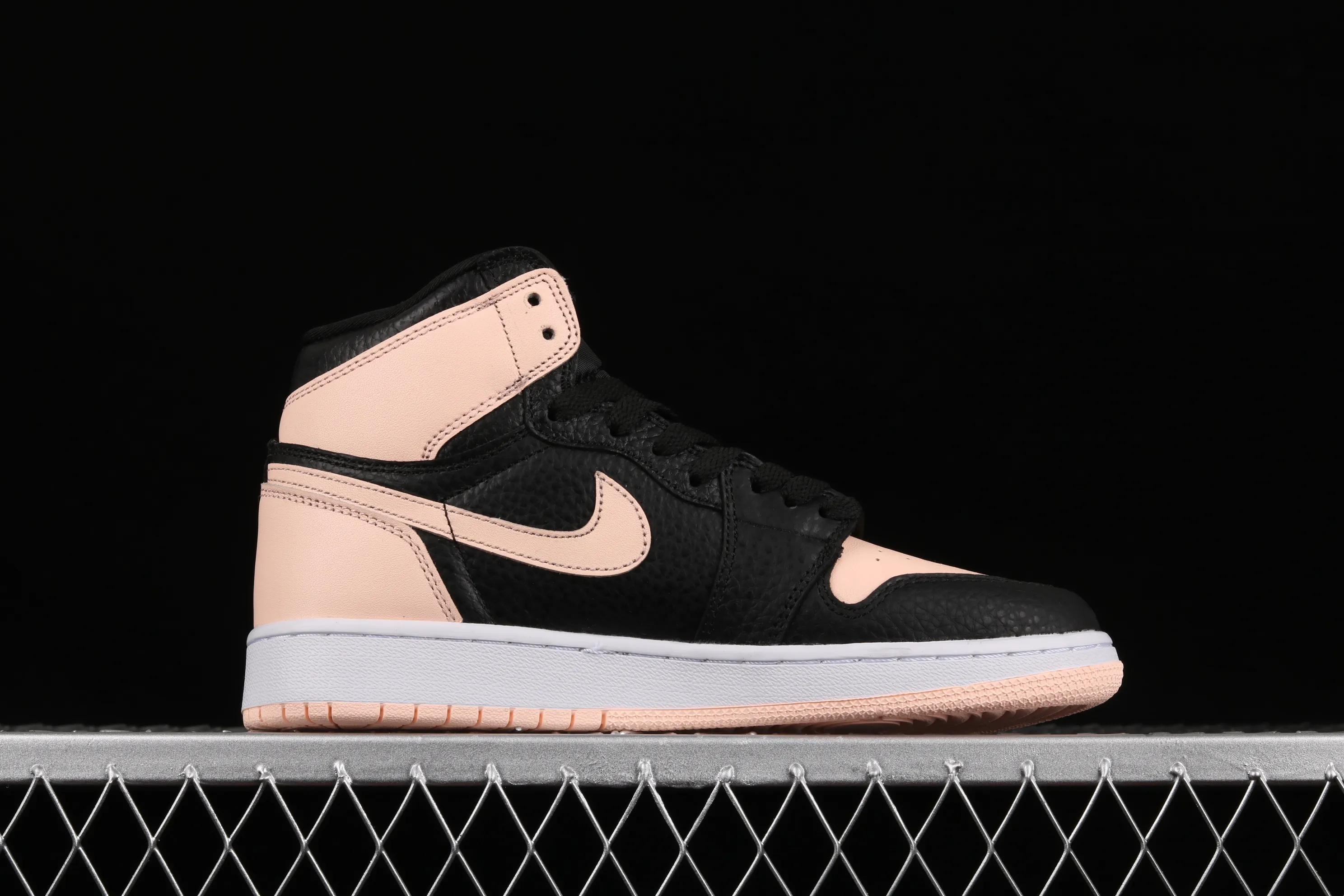 All Categories Air Jordan Jordan Series Basketball Shoes Air Jordan 1 High Air Jordan 1 "Crimson Tint" AJ1 Joe 1 Black Pink Litchi Pattern Women's Shoes 555441-081